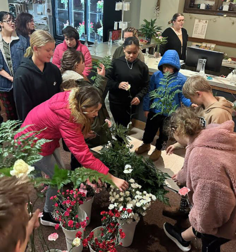 In full flower: Reach Out Mentoring program makes bouquets - The Express
